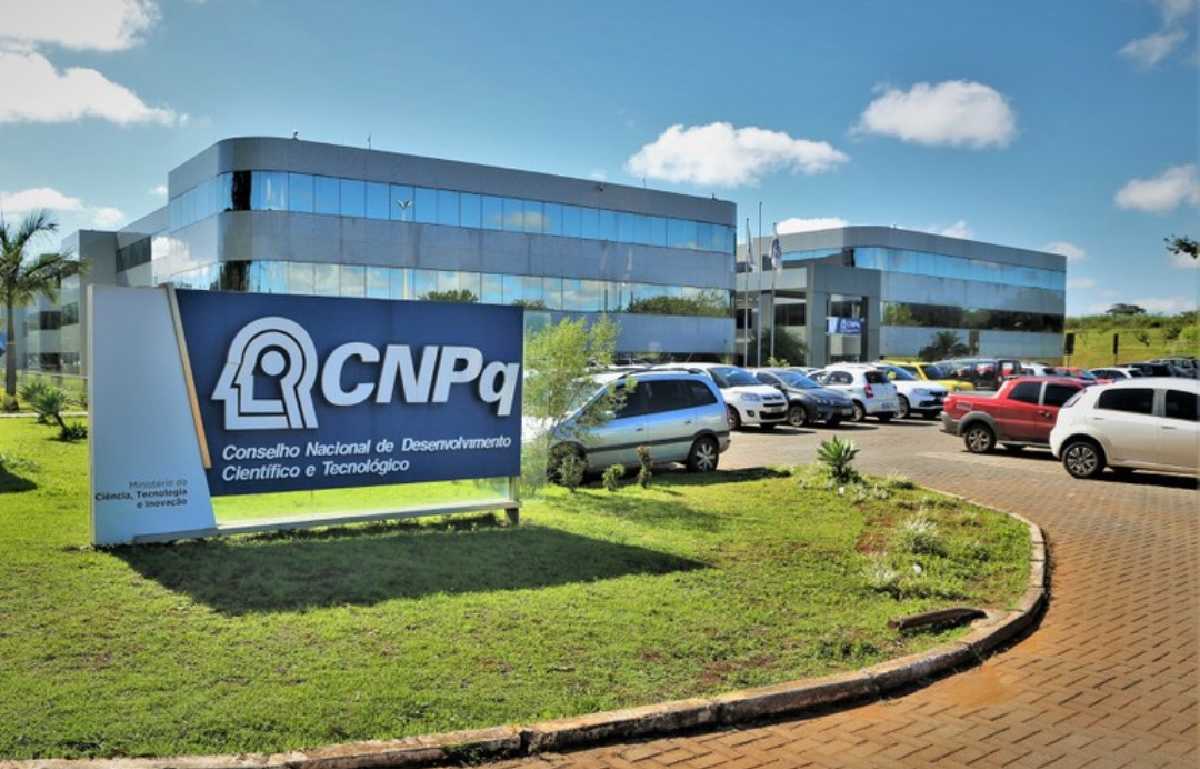 Como está sendo aplicada a política de inclusão de mães pesquisadoras no CNPq?